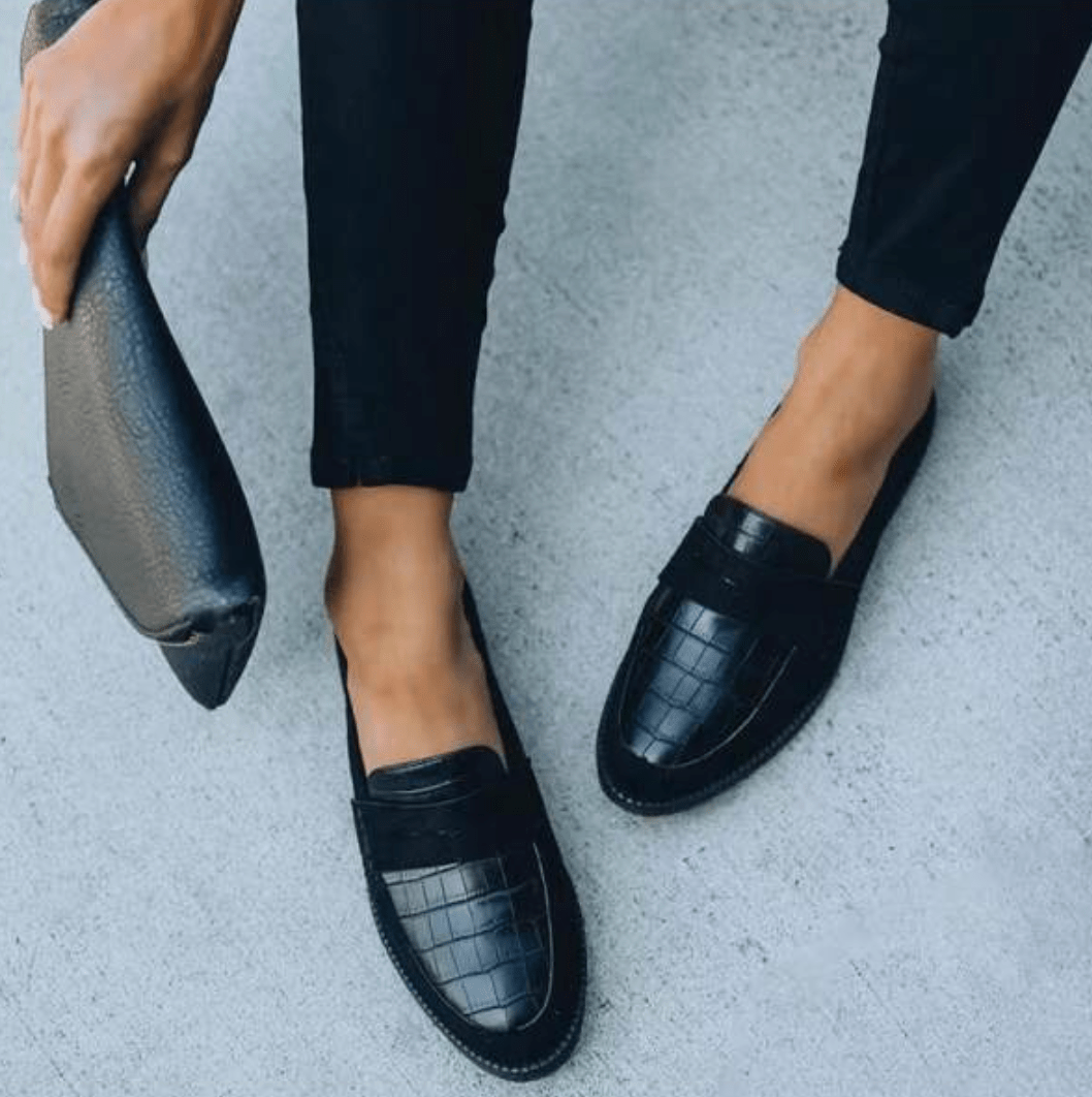 Women’s Classic Crocodile Pattern Loafers Black