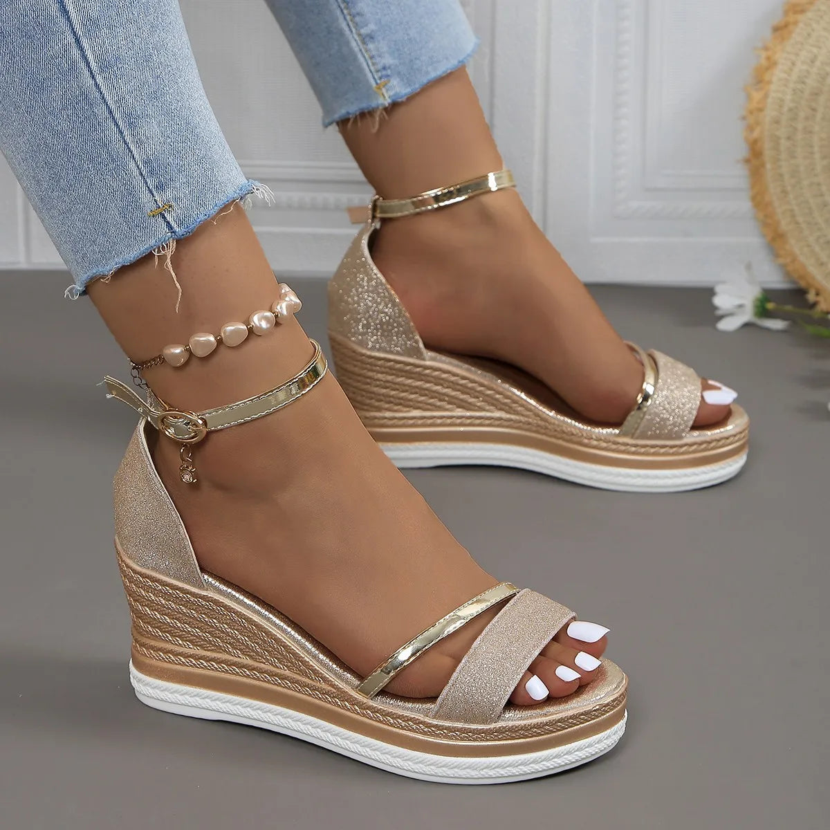 Women’s Comfortable Style Sandals for Everyday Wear Gold