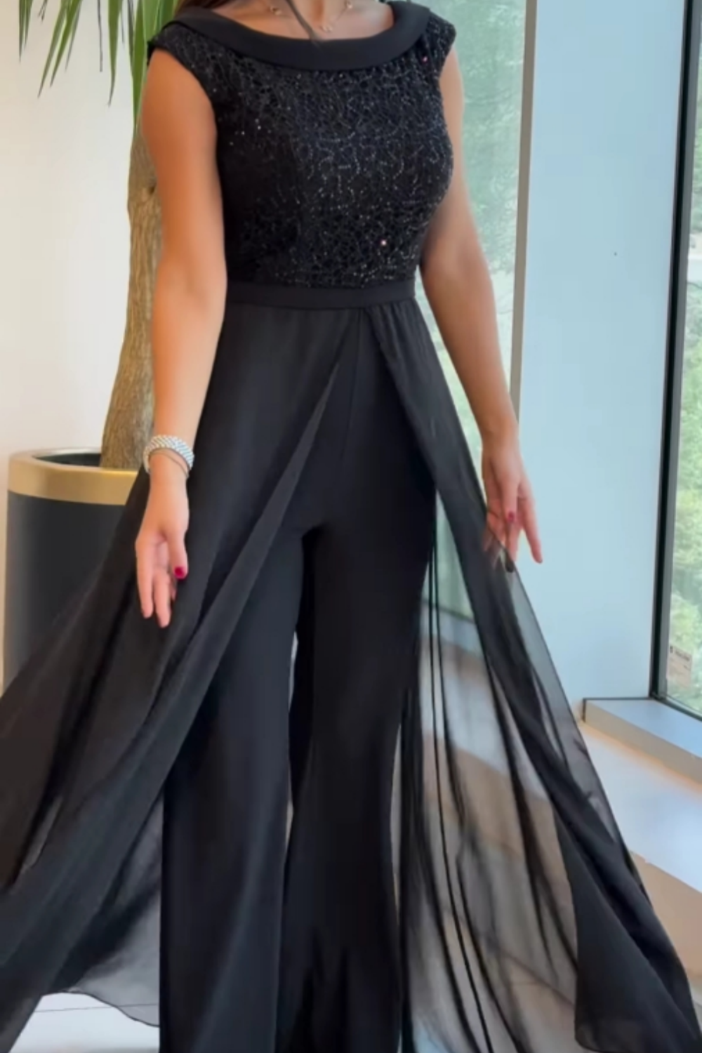 Women’s Stylish Sleeveless Jumpsuit