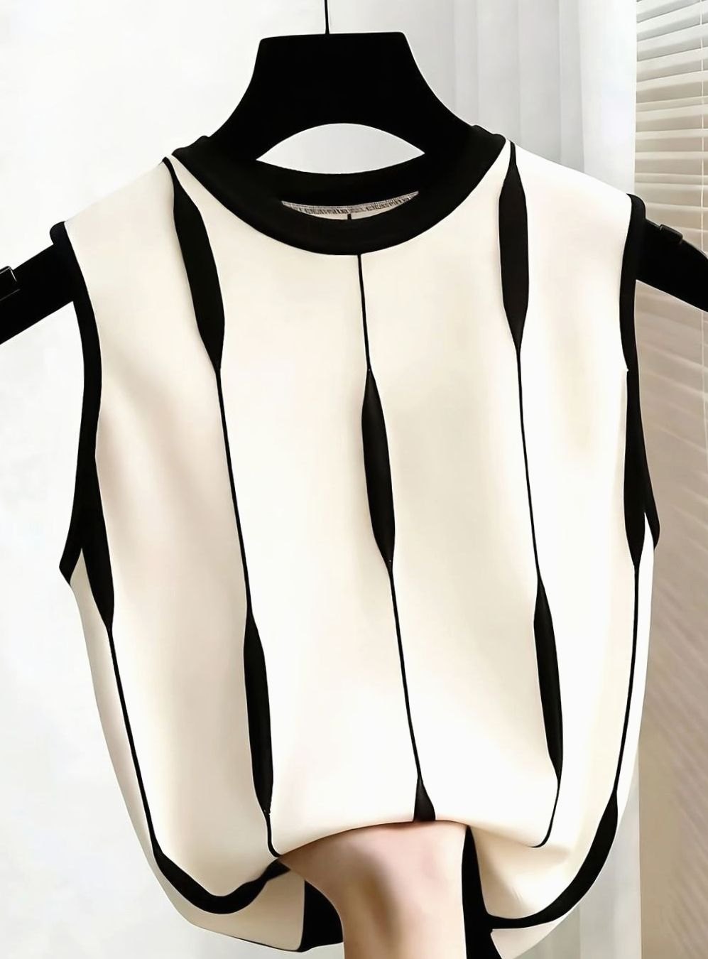 Women’s Contrast-Trim Tie-Front Short-Sleeve Jumper with V-Neck